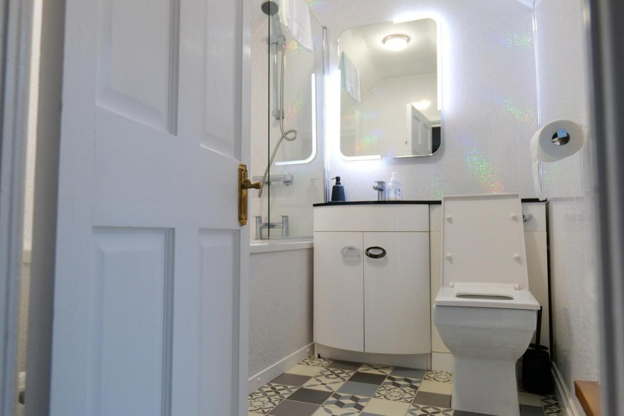 Broadway Belfast! Central Location! Sleeps 6! 外观 照片